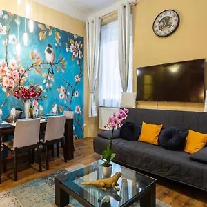 Cherry Blossom Designer In The Center With Free Parking , Budapeszt Węgry